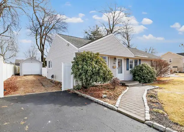 Property at 376 Folino Dr, Bridgeport, CT, 06606, 3 beds, 1 bath, [object Object]