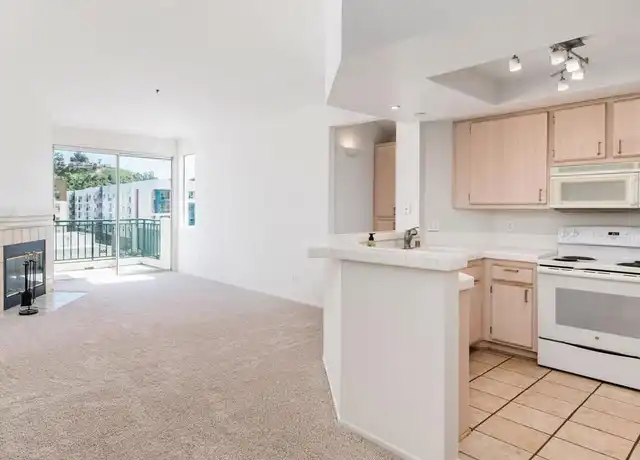 Property at 640 Camino De La Reina, San Diego, CA, 92108, 1 bed, 1 bath, [object Object]