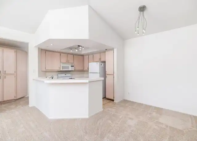 Property at 640 Camino De La Reina, San Diego, CA, 92108, 1 bed, 1 bath, [object Object]