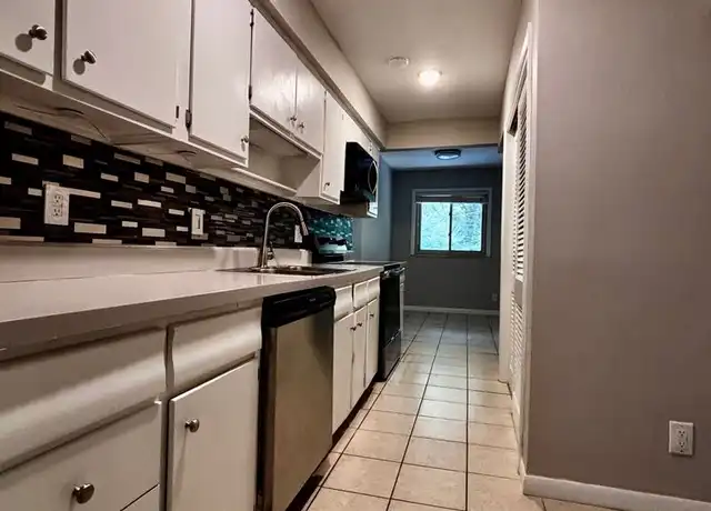 Property at 3080 Southdale Dr Unit 4, Dayton, OH, 45409, 3 beds, 2 baths, [object Object]
