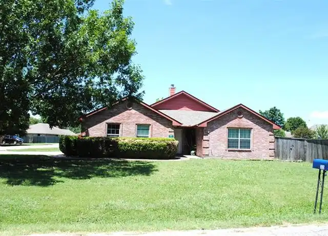 Property at 305 S Elm St, Lancaster, TX, 75146, 4 beds, 2 baths, [object Object]
