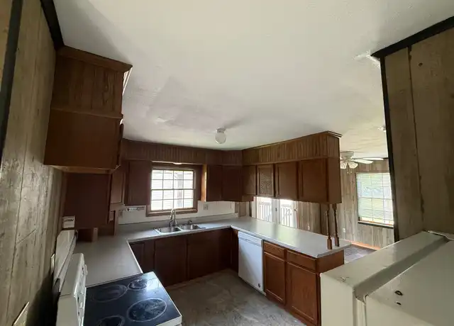 Property at 308 Poplar St, Lenoir City, TN, 37771, 1 bed, 1 bath, [object Object]