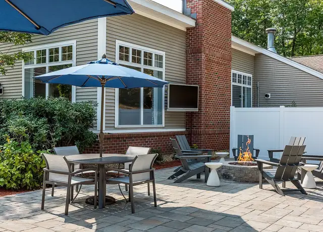 Photo of 1 Waterford Way, Manchester, NH 03102