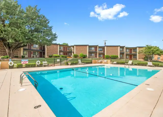 Property at 4641 Woodland Blvd, Oklahoma City, OK, 73105, 1 bed, 1 bath, [object Object]