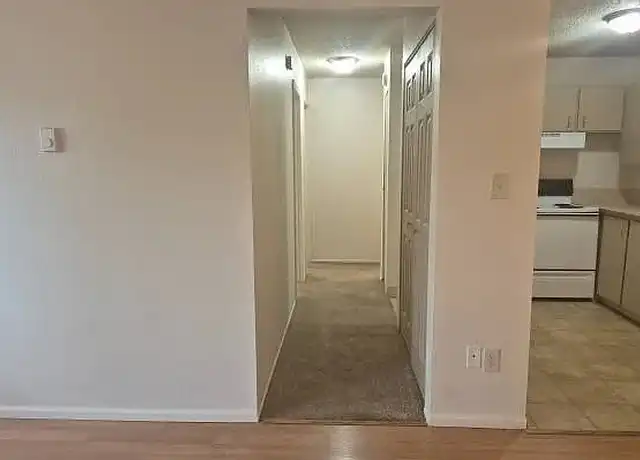 Property at Crestwood Terrace - 3430 SW Alice St, Portland, OR, 97219, 1-2 bed, 1 bath, [object Object]