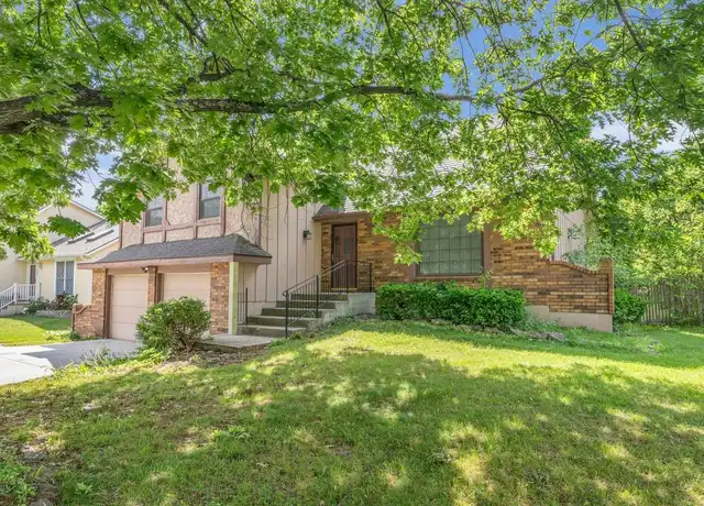 Property at 405 S Montclaire Dr, Olathe, KS, 66061, 4 beds, 2 baths, [object Object]