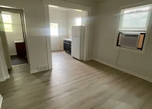 Property at 914 N 40th St #2, Omaha, NE, 68131, 3 beds, 1 bath, [object Object]