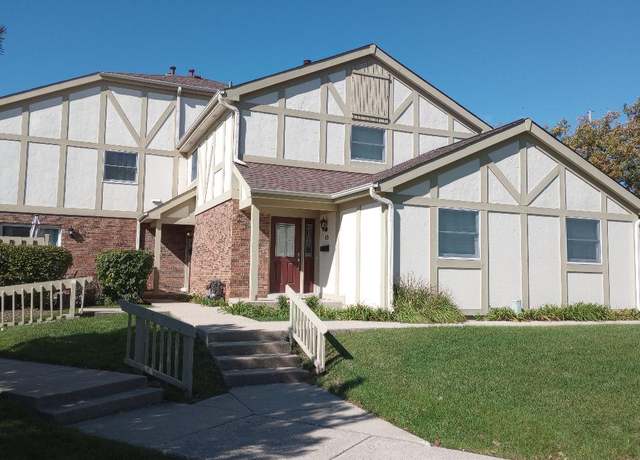 Photo of 110 Queens Cv, Barrington, IL 60010