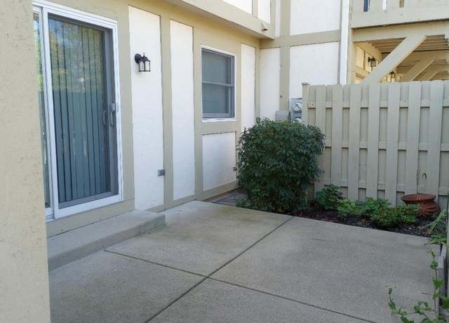 Photo of 110 Queens Cv, Barrington, IL 60010