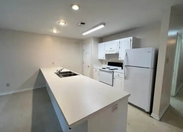 Property at 3208 Sutton Dr, Ruston, LA, 71270, 3 beds, 2 baths, [object Object]