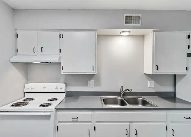 Property at 282 S Clinton St, Grand Ledge, MI, 48837, 1 bed, 1 bath, [object Object]