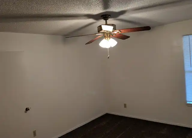 Property at 650 W Poplar St Unit C07, Fayetteville, AR, 72703, 1 bed, 1 bath, [object Object]