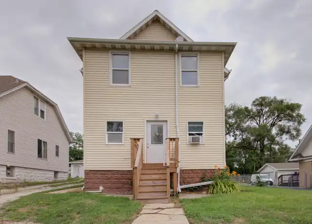 Property at 813 Woods Ave Unit 2, Joliet, IL, 60436, 3 beds, 1 bath, [object Object]