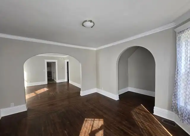 Property at 506 W New York St Unit 1S, Aurora, IL, 60506, 3 beds, 1 bath, [object Object]