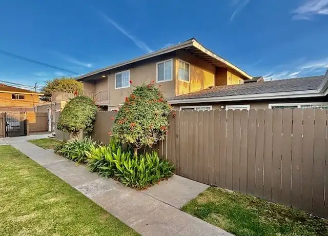 Property at 17102 Emerald Ln Unit 2, Huntington Beach, CA, 92647, 1 bed, 1 bath, [object Object]