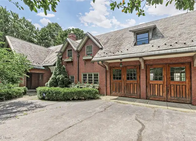 Property at 10 E Hanna Ln, Cleveland, OH, 44108, 3 beds, 2.5 baths, [object Object]