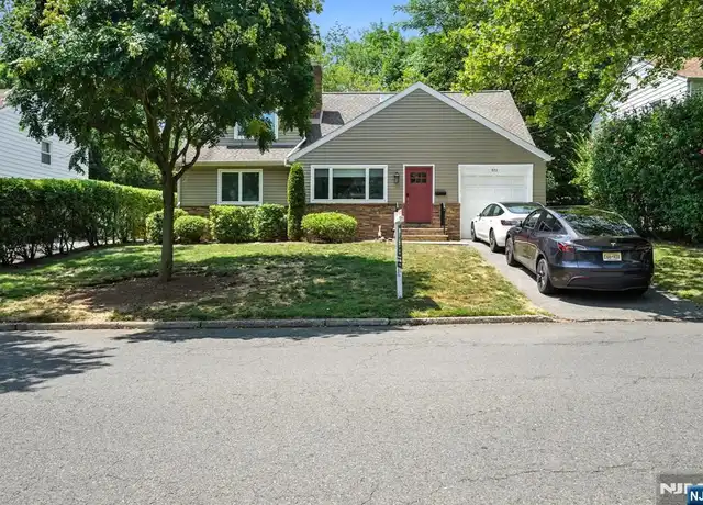 Property at 972 E Lawn Dr, Teaneck, NJ, 07666, 4 beds, 4 baths, [object Object]