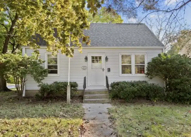 Property at 910 Center St, McHenry, IL, 60050, 3 beds, 1 bath, [object Object]