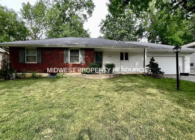 Property at 604 NE Applewood St, Lees Summit, MO, 64063, 3 beds, 2 baths, [object Object]