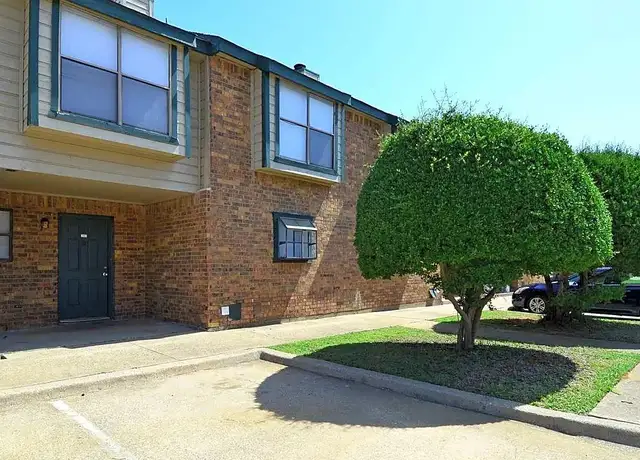 Photo of 1924 Shorewood Dr, Grapevine, TX 76051