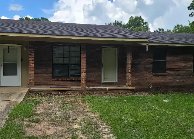 Property at 135 Cedar St, Brookhaven, MS, 39601, 3 beds, 1 bath, [object Object]