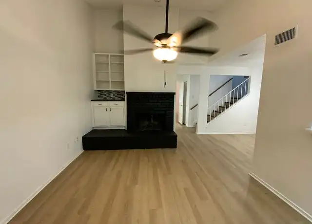 Property at Dalewood Townhomes - 9600 Dalewood Dr, Austin, TX, 78729, 2 beds, 2-2.5 baths, [object Object]