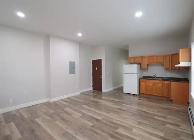 Property at 77-79 Green St Unit 77-1, Hartford, CT, 06120, 1 bed, 1 bath, [object Object]