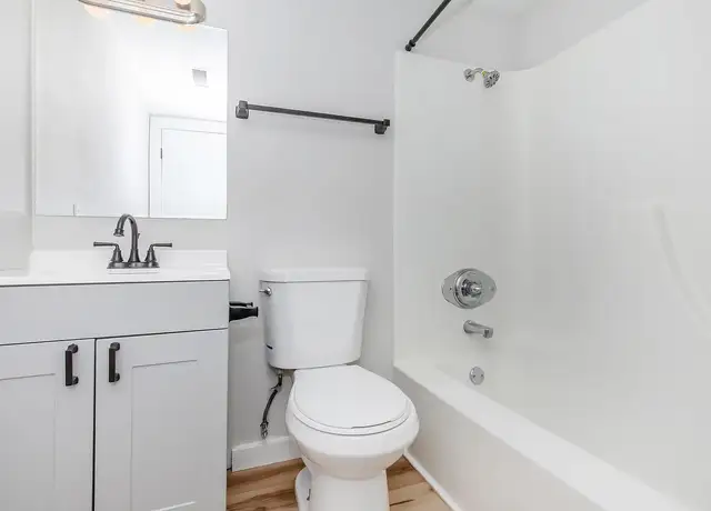 Photo of 2221 Stanton Ave, Des Moines, IA 50321