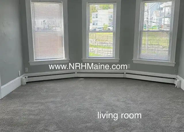 Property at 85 Broad St Unit 3, Auburn, ME, 04210, 3 beds, 1 bath, [object Object]