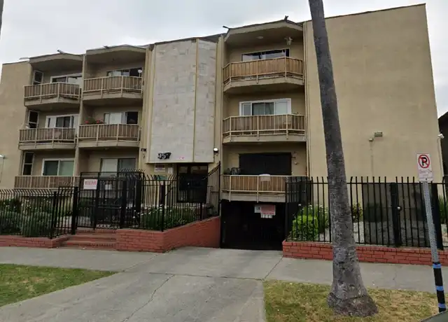 Property at 957 Menlo Ave, Los Angeles, CA, 90006, 1 bed, 1 bath, [object Object]