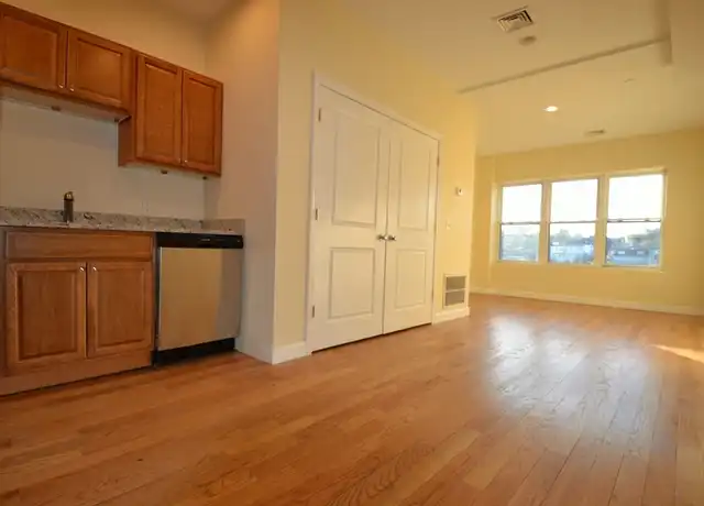 Property at 140 Union St Unit 406, Lynn, MA, 01901, 0 beds, 1 bath, [object Object]
