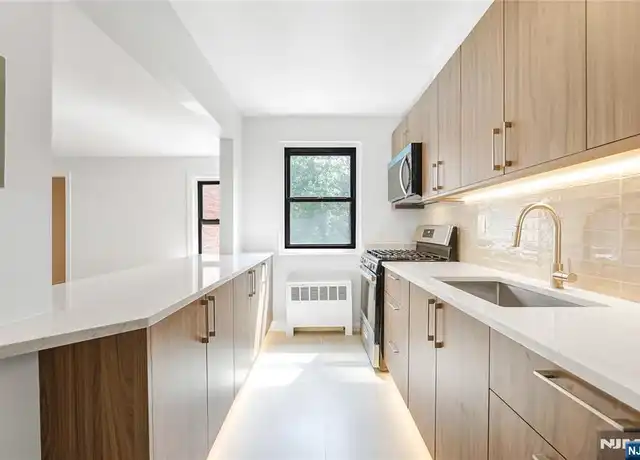 Property at 2329 Hudson Ter Unit E14, Fort Lee, NJ, 07024, 2 beds, 1 bath, [object Object]