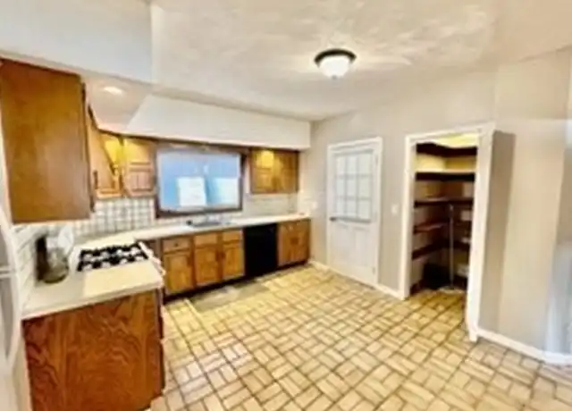 Property at 46 Washington Ave Unit 1, Winthrop, MA, 02152, 2 beds, 1 bath, [object Object]