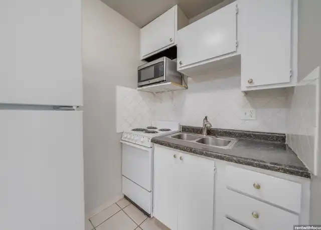 Property at 1226 Titan Ct Unit 1236 1, Oshkosh, WI, 54901, 1 bed, 1 bath, [object Object]
