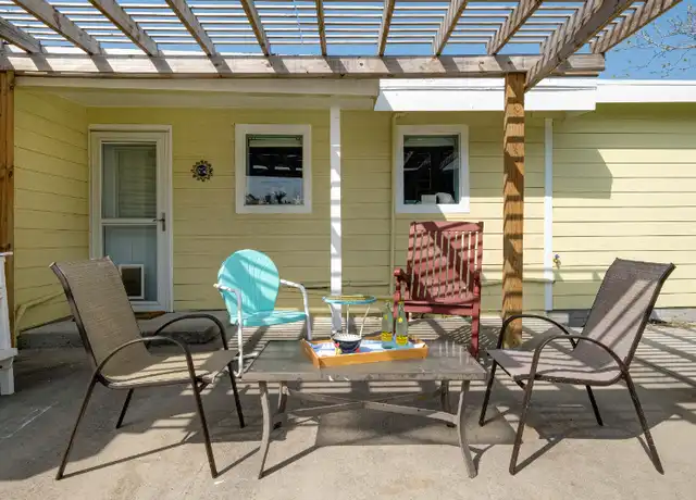 Property at 625 E Hackberry St, Rockport, TX, 78382, 3 beds, 2 baths, [object Object]