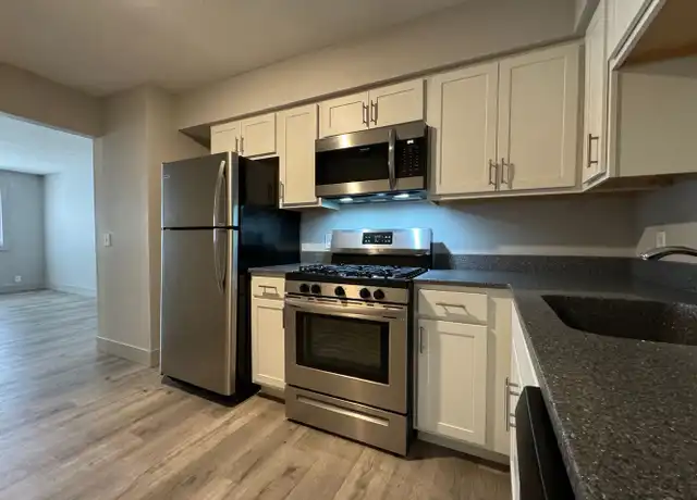 Property at Andrew - 128 N 40th St, Omaha, NE, 68131, 1 bed, 1 bath, [object Object]
