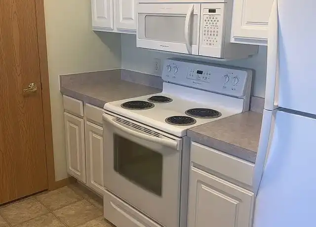 Property at Prairie Crest Apartments, LLC. - 321 Meadowside Dr, Verona, WI, 53593, 2 beds, 2 baths, [object Object]
