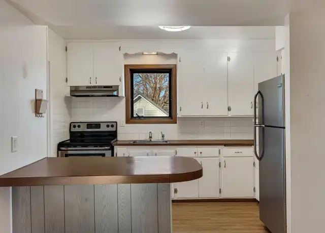 Property at 526 8th Ave S, Onalaska, WI, 54650, 3 beds, 1 bath, [object Object]