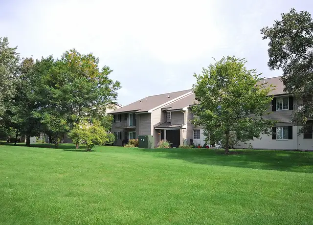 Photo of 970 Fairway Dr, Naperville, IL 60563