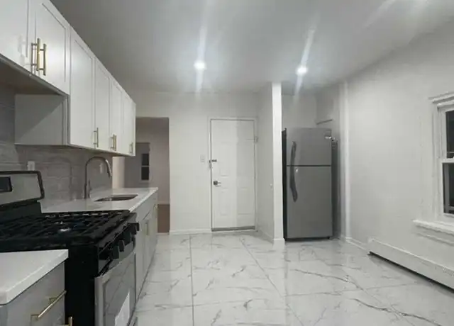 Property at 23 Valley Pl Unit 2, Edgewater, NJ, 07020, 3 beds, 1 bath, [object Object]