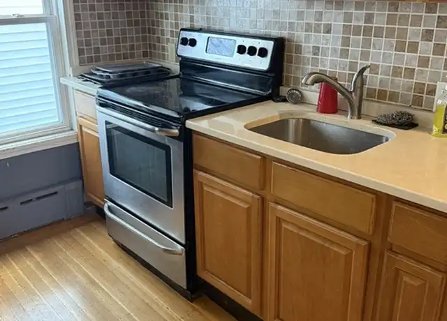 Property at 7 Hillside Ave Unit 2, Everett, MA, 02149, 3 beds, 1 bath, [object Object]