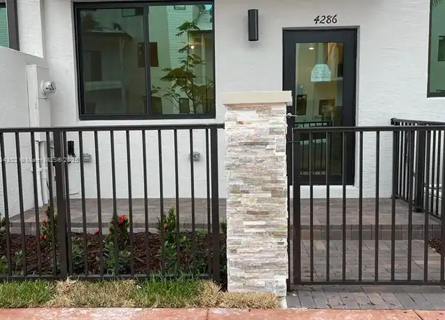 Property at 4286 NW 83rd Ave, Doral, FL, 33166, 3 beds, 2.5 baths, [object Object]