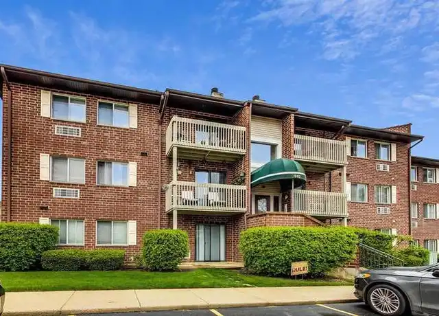 Property at 940 N Lakeside Dr Unit 2C, Vernon Hills, IL, 60061, 2 beds, 1 bath, [object Object]