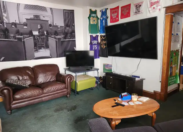 Property at 607 5th Ave, Eau Claire, WI, 54703, 4 beds, 1 bath, [object Object]