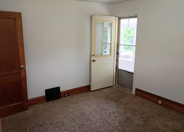 Property at 607 5th Ave, Eau Claire, WI, 54703, 4 beds, 1 bath, [object Object]