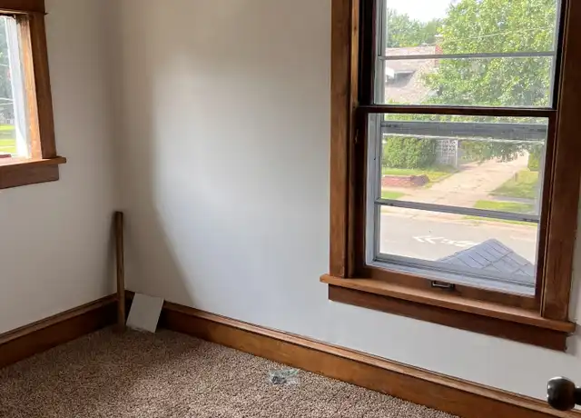 Property at 607 5th Ave, Eau Claire, WI, 54703, 4 beds, 1 bath, [object Object]