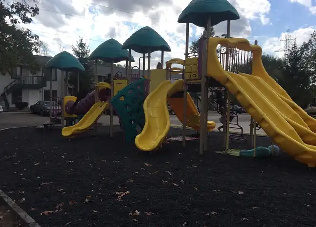 Property at 1300 Brimfield Dr Unit A-3, Kent, OH, 44240, 2 beds, 1 bath, [object Object]