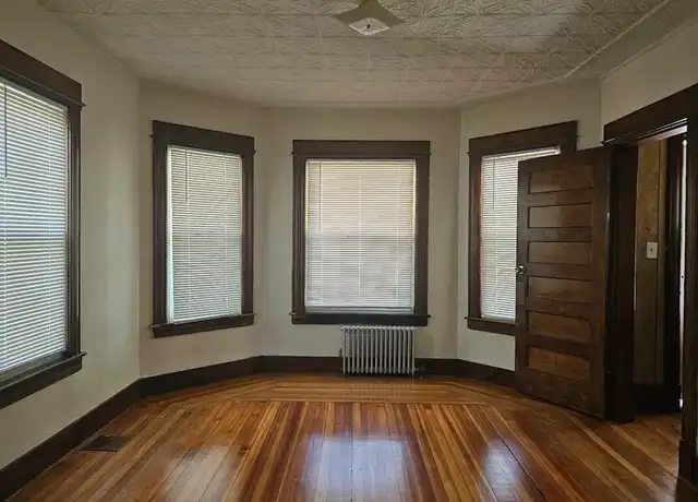 Property at 68-70 Massachusetts Ave Unit 68, Springfield, MA, 01109, 2 beds, 1 bath, [object Object]