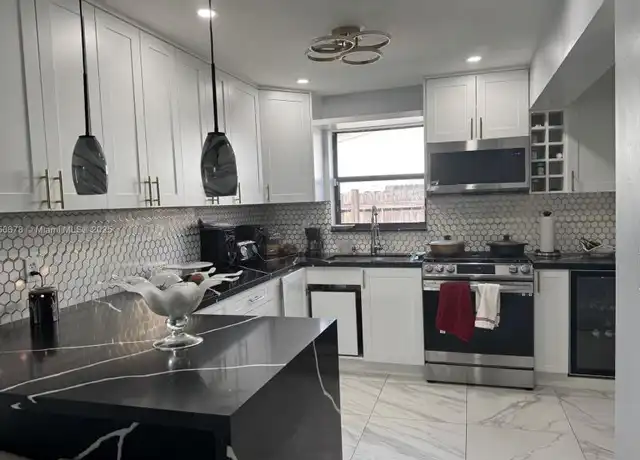 Property at 6840 Park St Unit 6840, Hollywood, FL, 33024, 3 beds, 2 baths, [object Object]