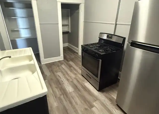 Property at 4128 Warwick Blvd Unit 4128-4, Kansas City, MO, 64111, 1 bed, 1 bath, [object Object]